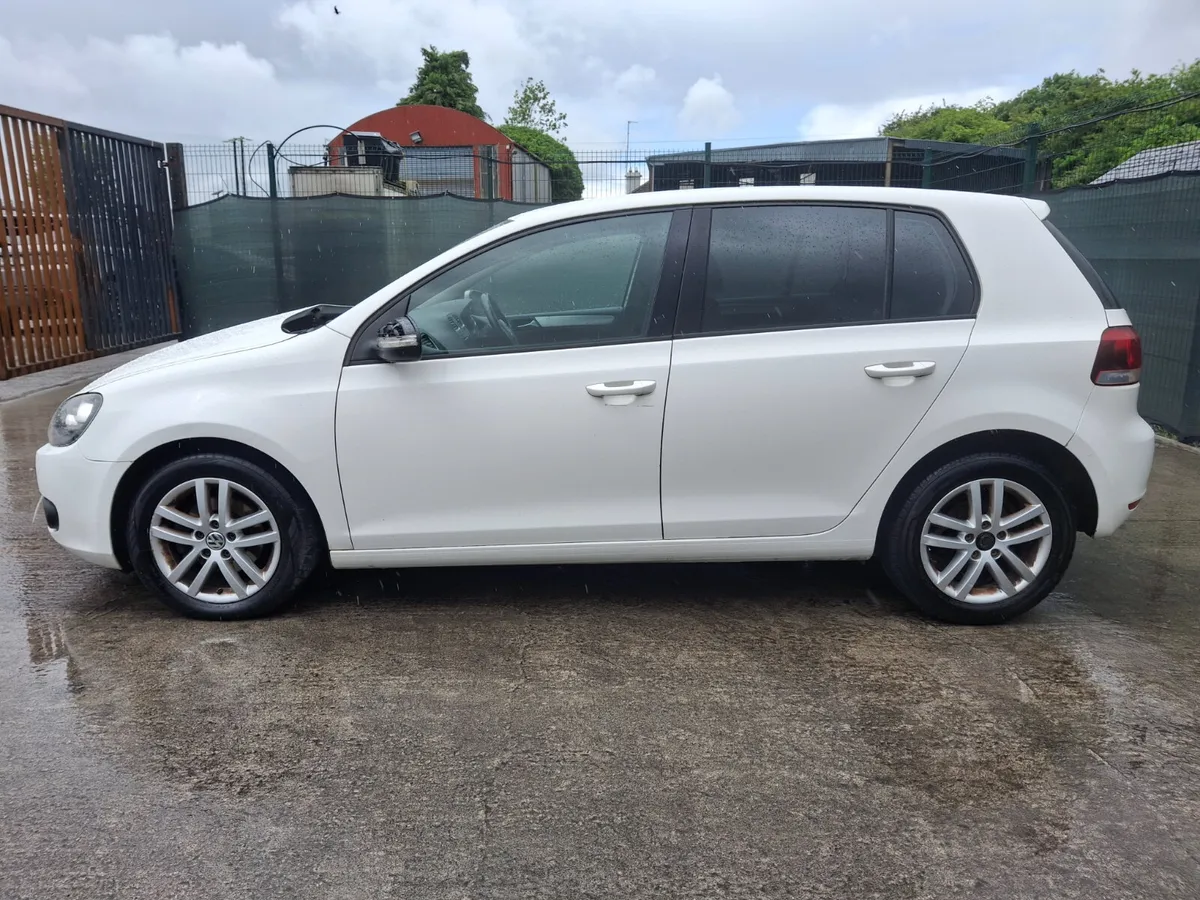2011 Volkswagen Golf  Highline  1.6 Tdi - Image 2
