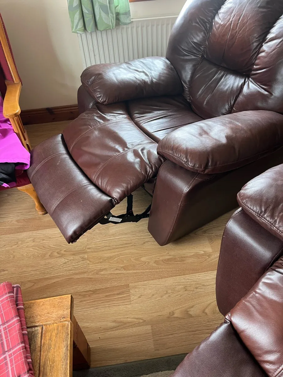 2 Recliner chairs - Image 3