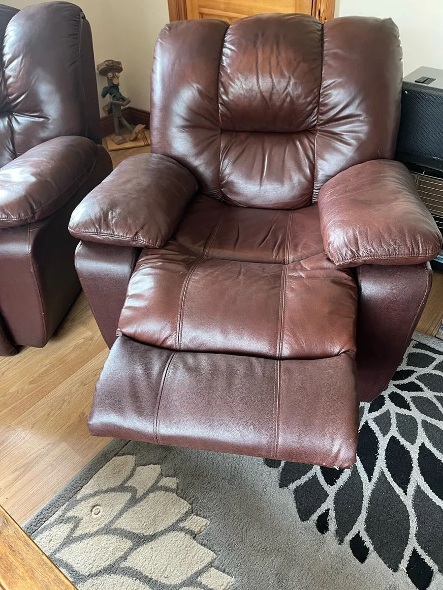 2 Recliner chairs - Image 4