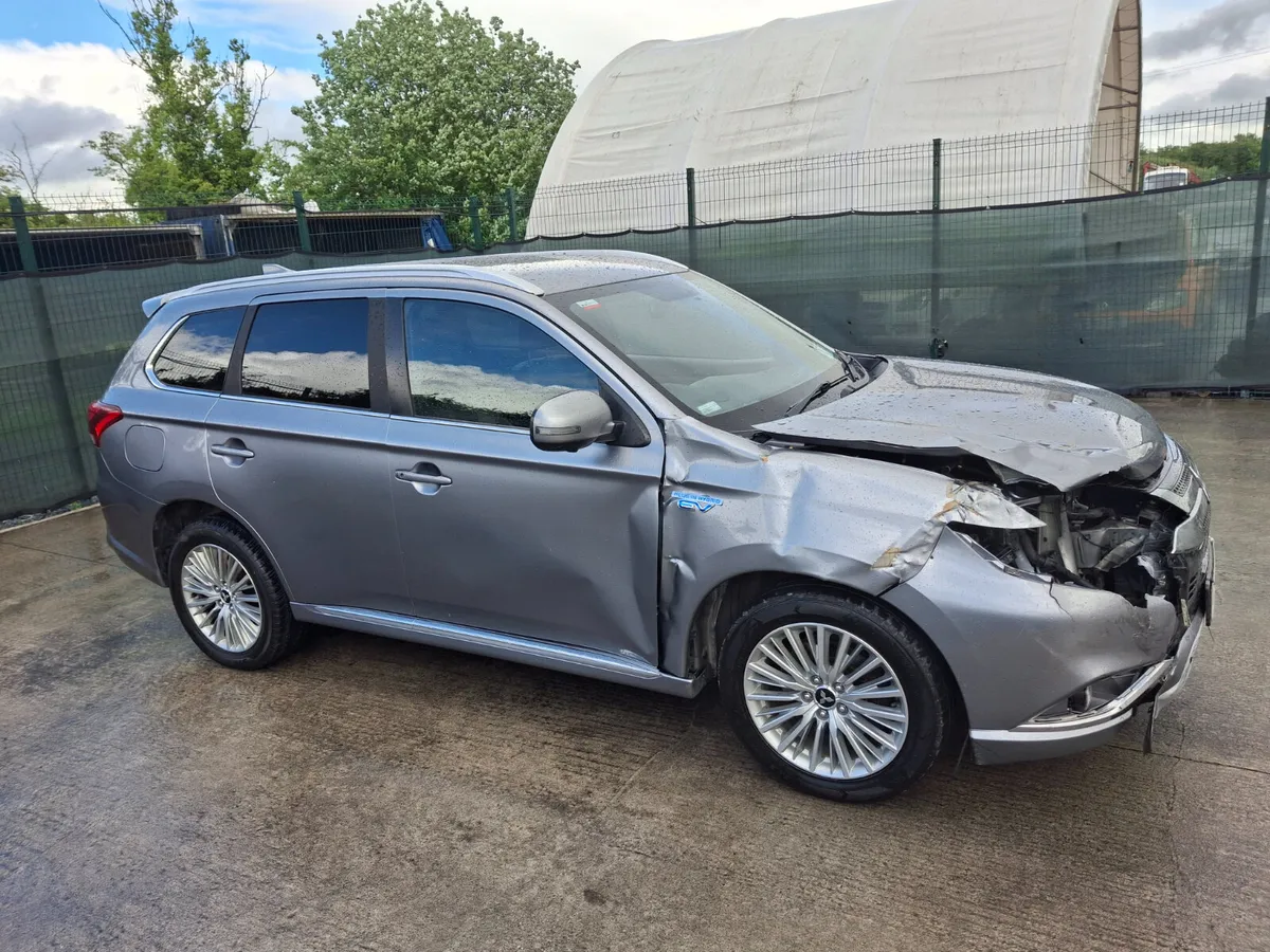 182 Mitsubish Outlander  2.4 Phev  Automatic - Image 4