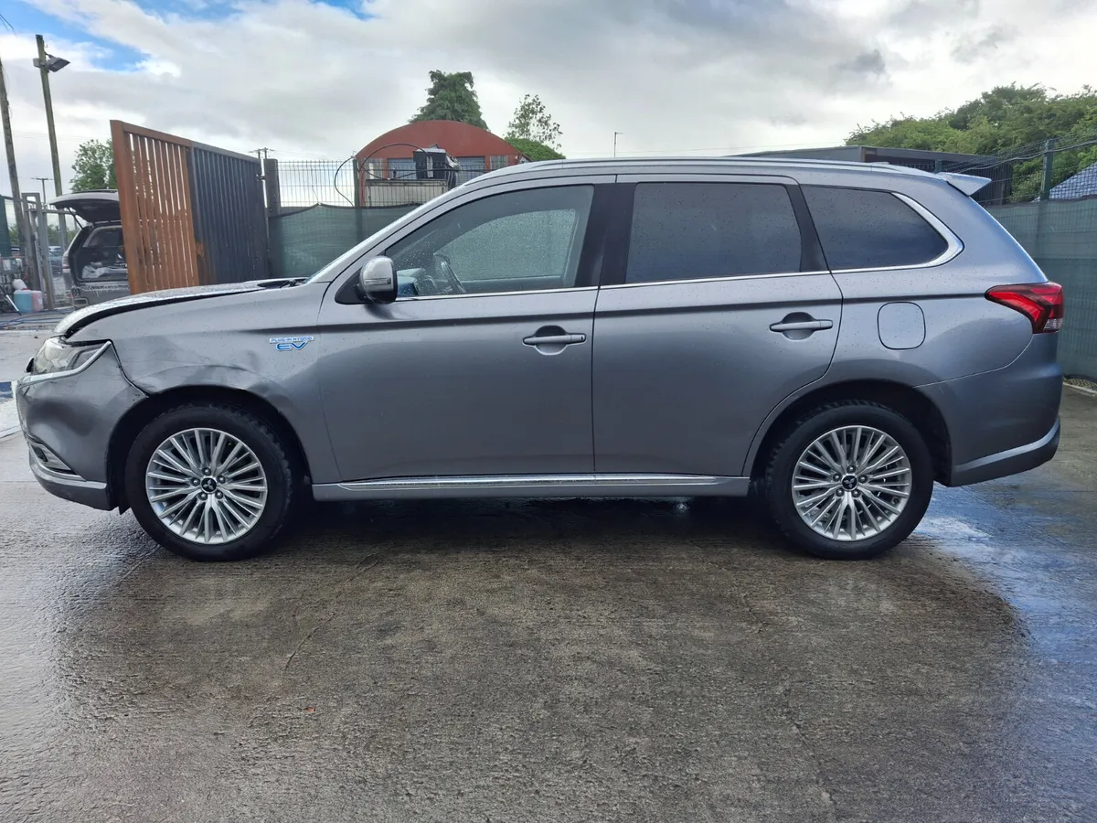 182 Mitsubish Outlander  2.4 Phev  Automatic - Image 2