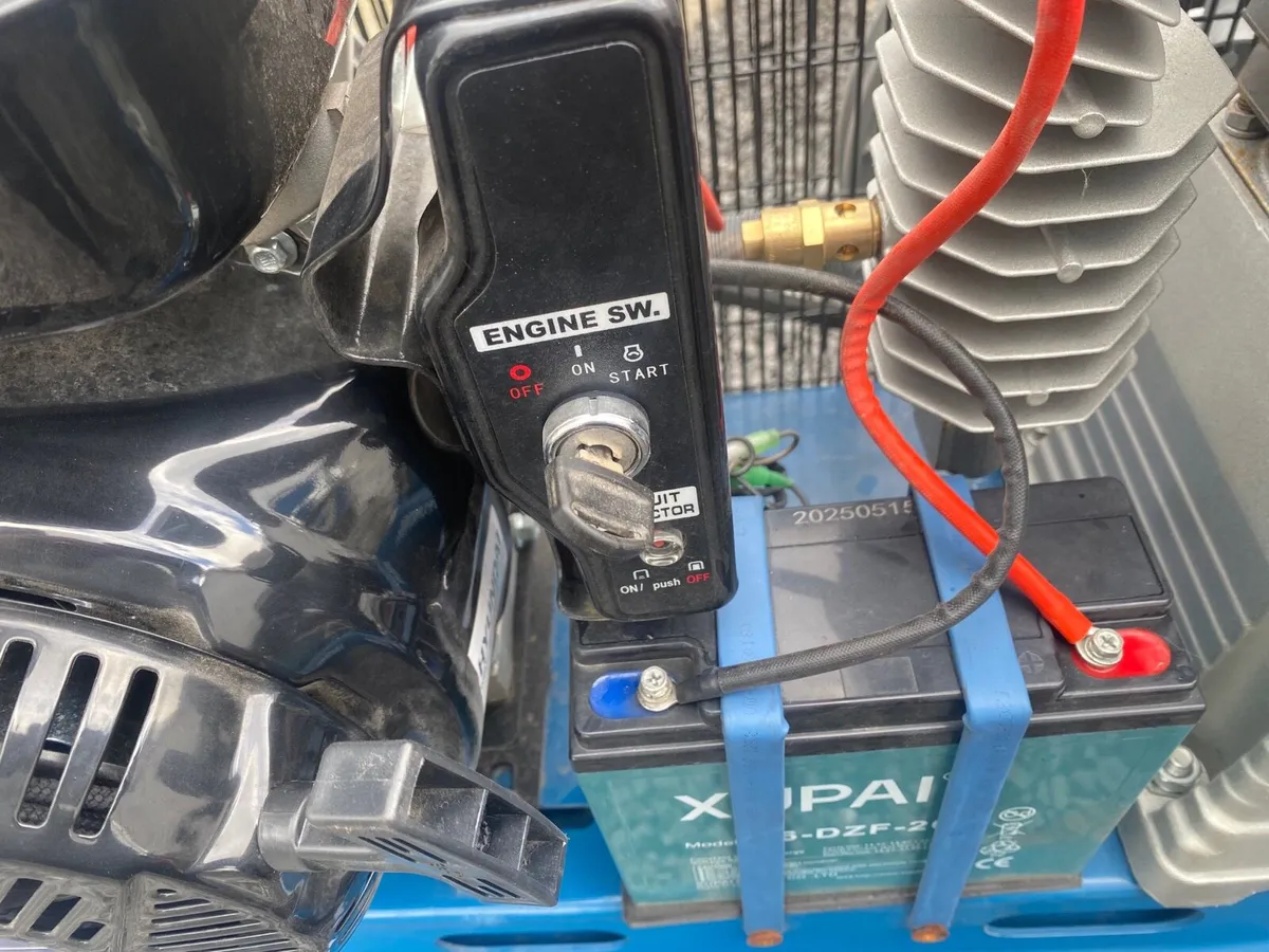 Choice of 2 HYUNDAI KEY START COMPRESSORS - Image 3