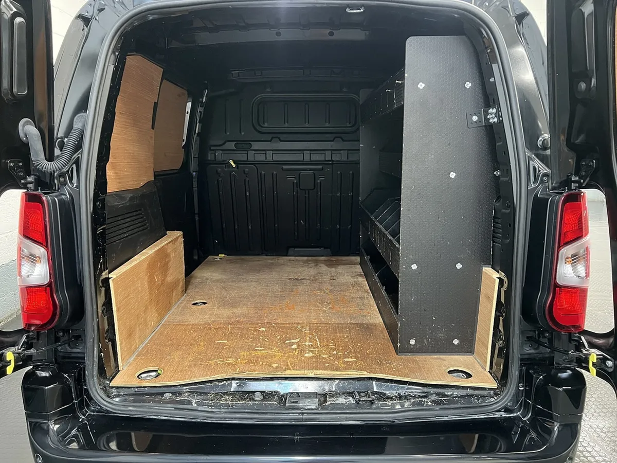 2023 Vauxhall Combo Panel Van - Image 2