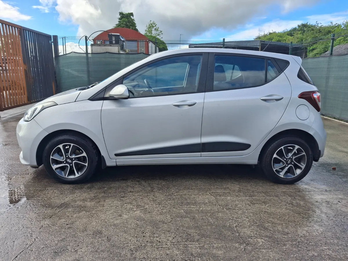 2017 Hyundai i10  1.0 Petrol - Image 3