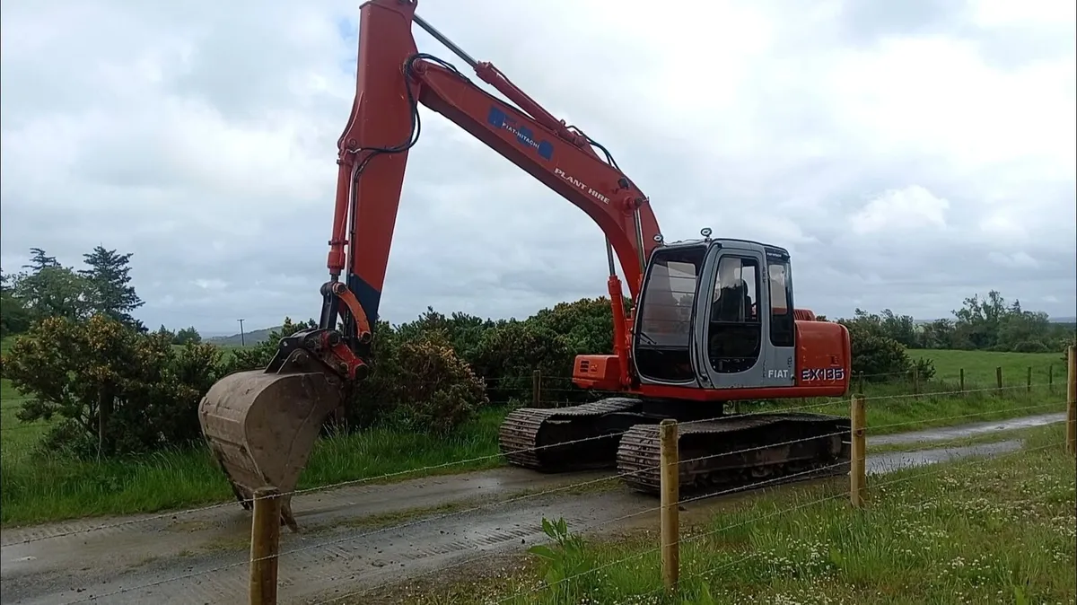 2001 Hitachi ex 135 trade for smaller digger - Image 1