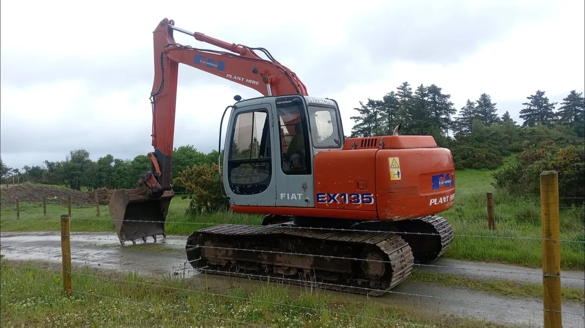 2001 Hitachi ex 135 trade for smaller digger - Image 2
