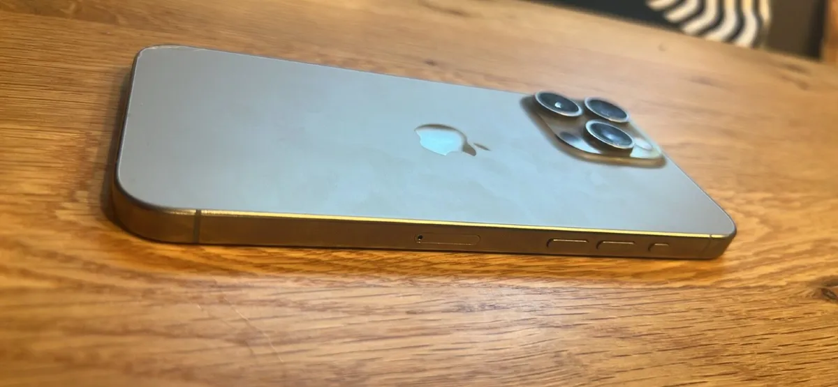 iPhone 15 Pro Max - Image 2