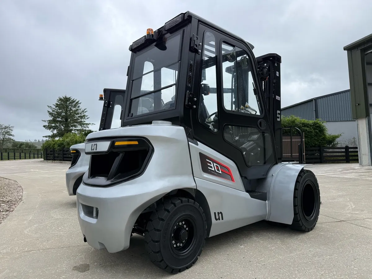 New 3 ton UN forklift - Image 4