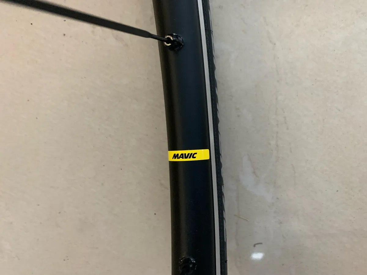 Mavic Ksyrium road rim brake wheelset - Image 4
