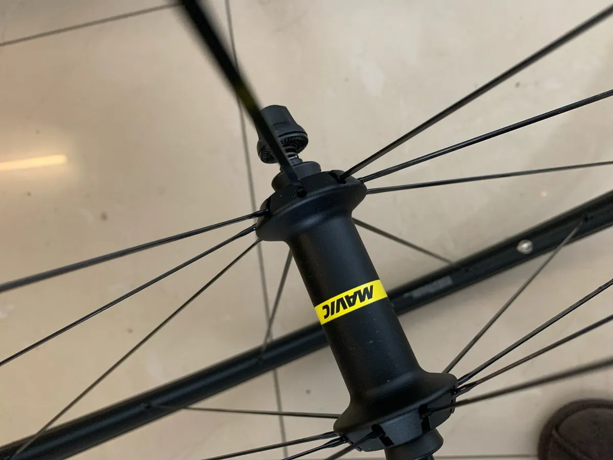Mavic Ksyrium road rim brake wheelset - Image 2