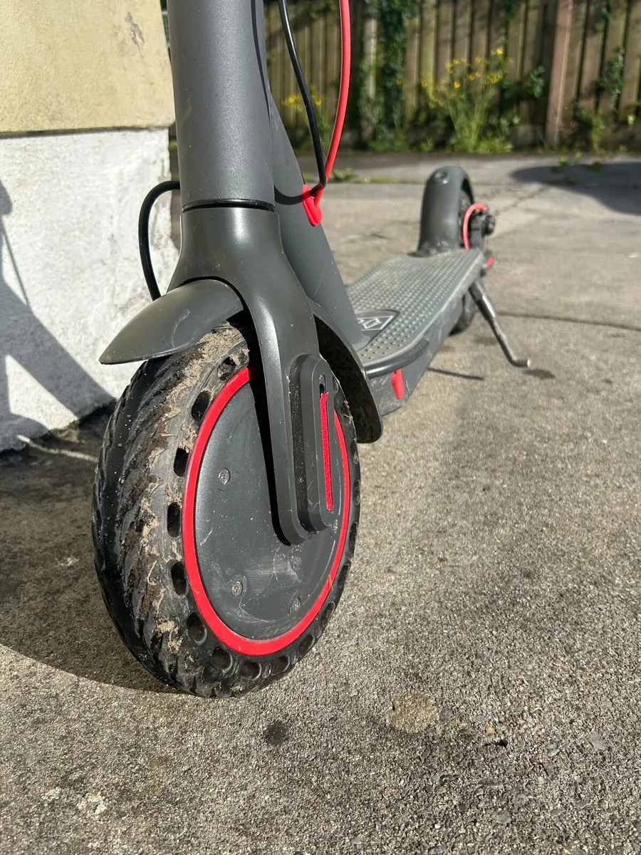 E scooter like new - Image 2