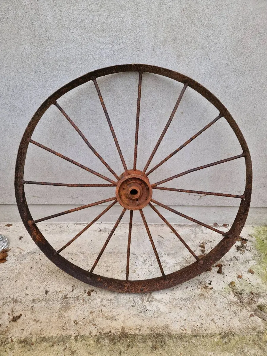 Wagon wheel or cart wheel