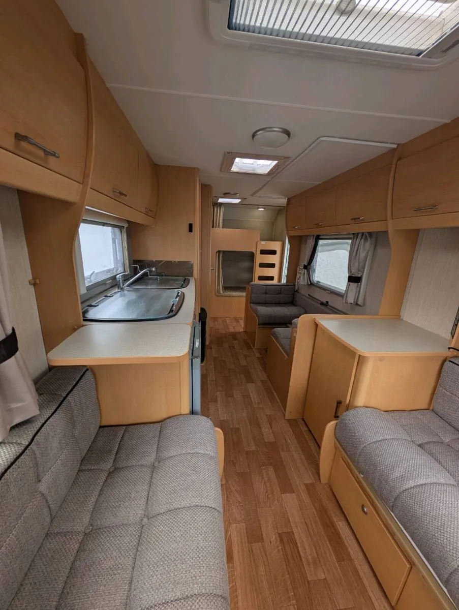 Caravan 6 berth - Compass Venture 546 - Image 4