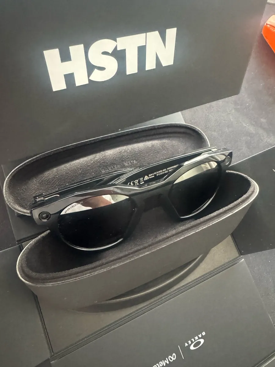 Meta glasses Oakley HSTN **unwanted gift** - Image 3