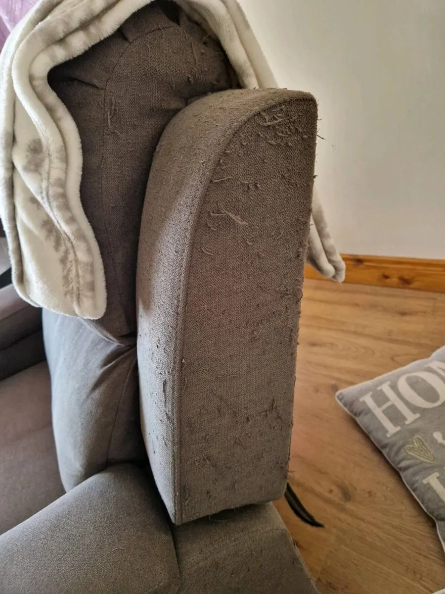 Recliner chair and ottoman - Image 2