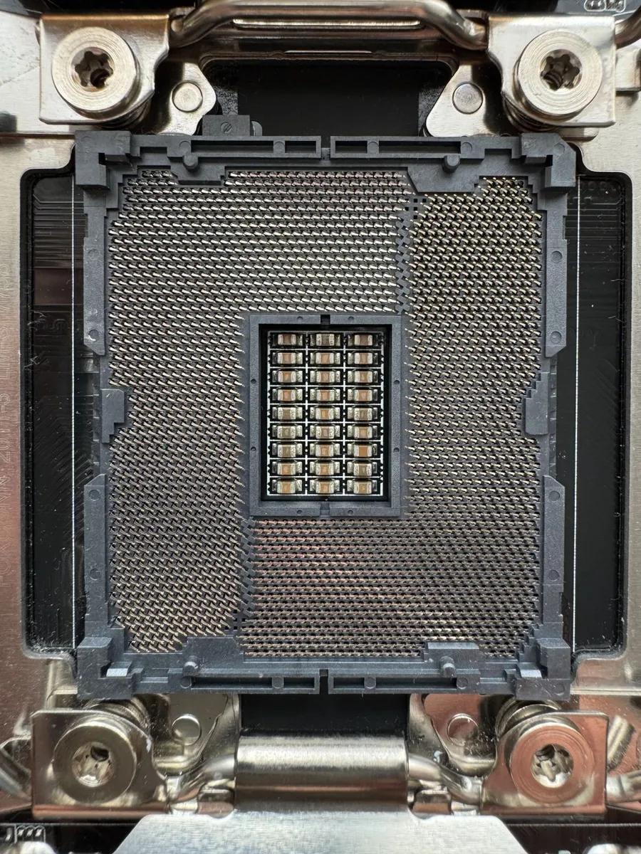 ASUS Z10PE-D8 WS (rev. 1.04) – Dual LGA2011-3 C612 - Image 2