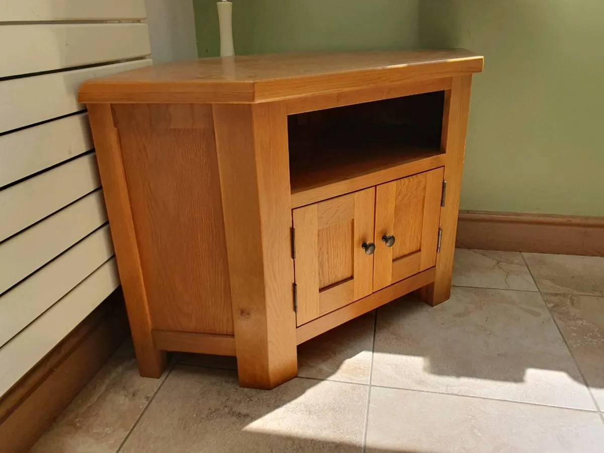 Kingston Oak TV unit - Image 3