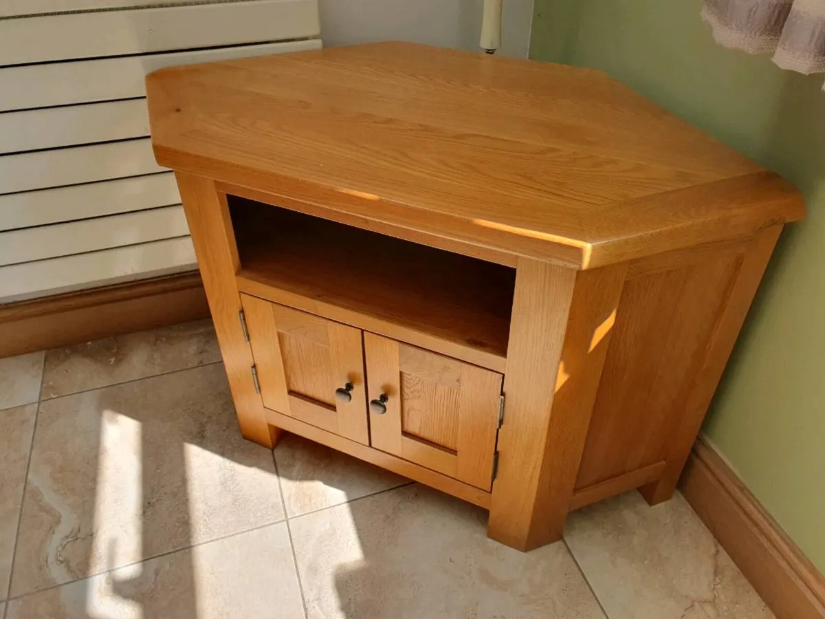Kingston Oak TV unit - Image 1