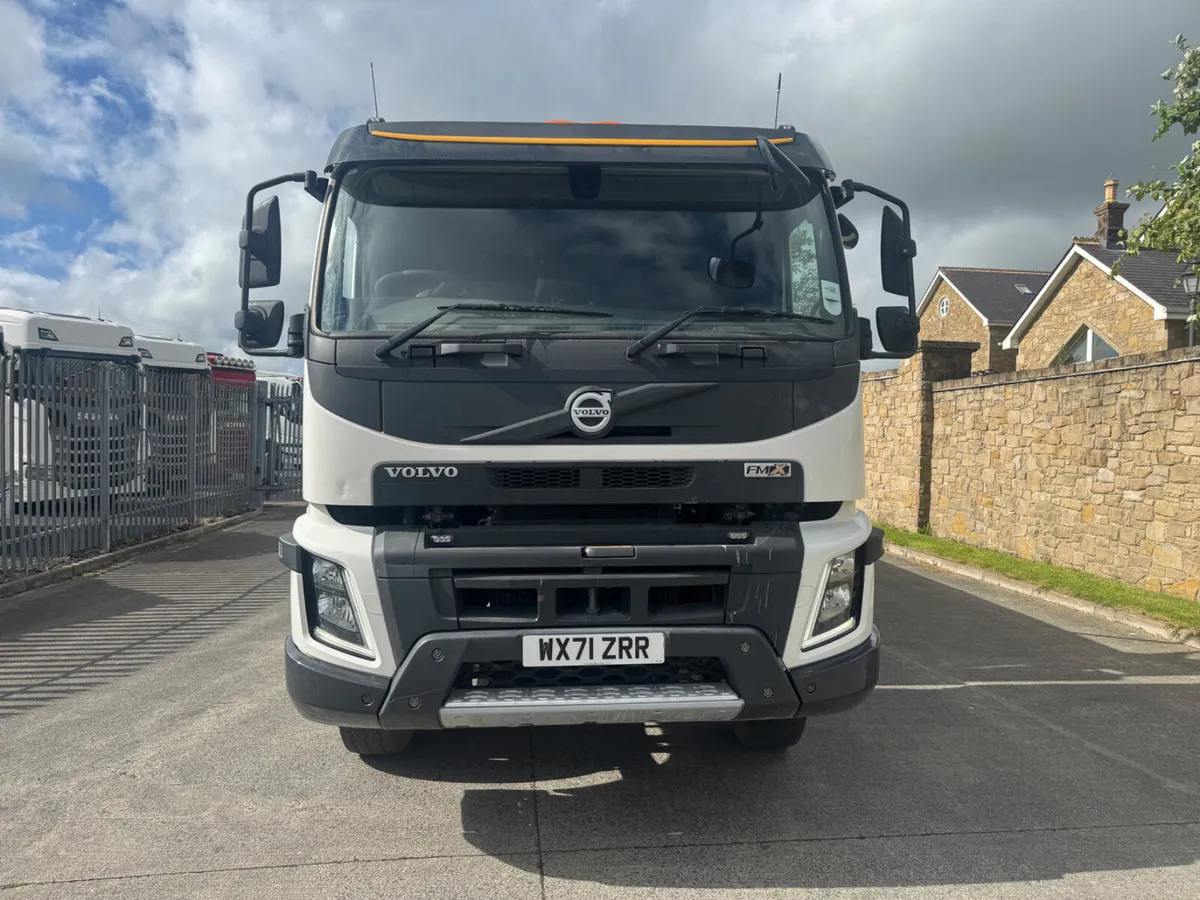 2022 Volvo FMX 420 8x4 Tipper - Image 2