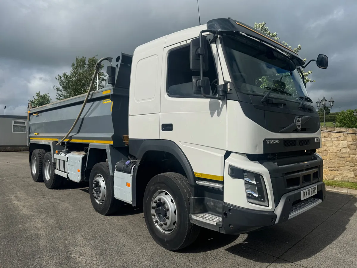 2022 Volvo FMX 420 8x4 Tipper - Image 1