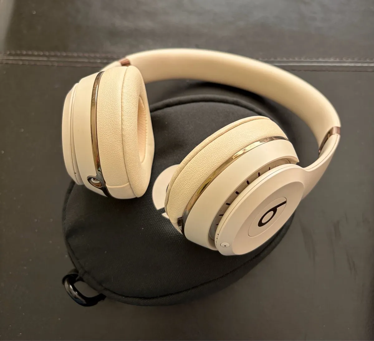 Wireless Headphones - Image 3