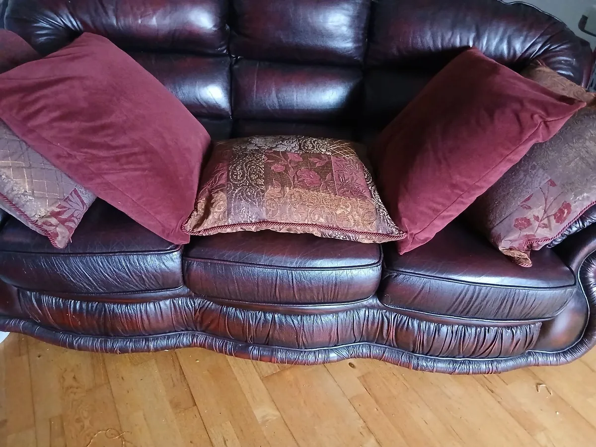Large cushions with fillers. - Image 1