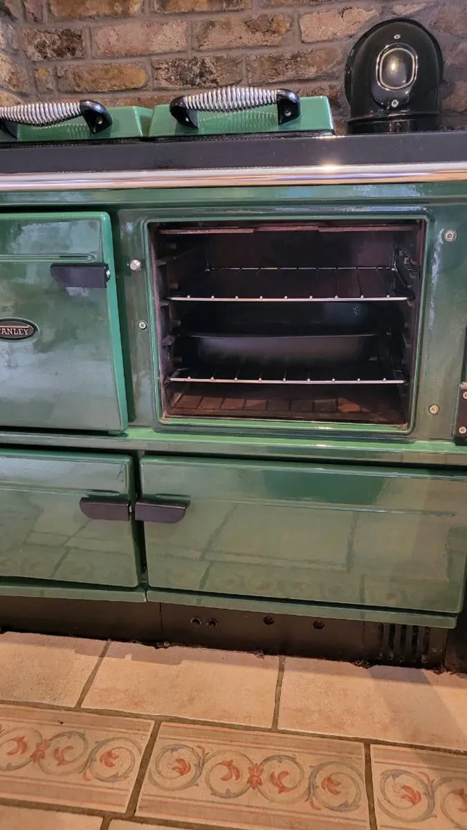 Stanley oil range and cooker - Image 2