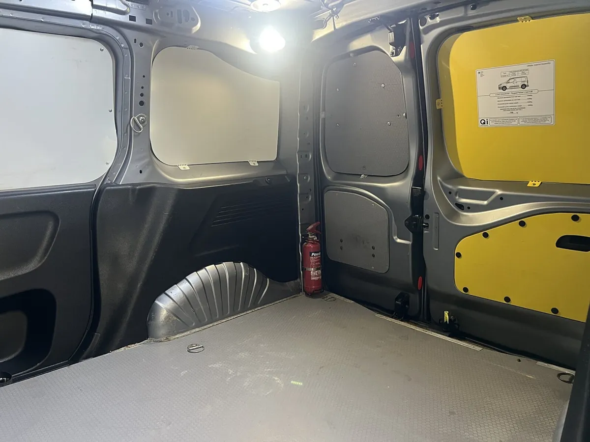 2020 Peugeot Partner Panel Van - Image 3
