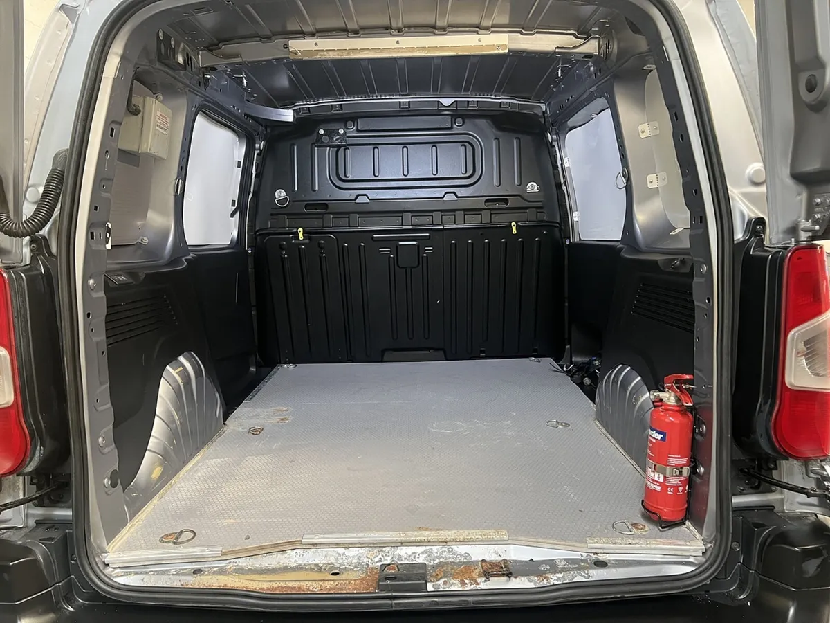 2020 Peugeot Partner Panel Van - Image 2