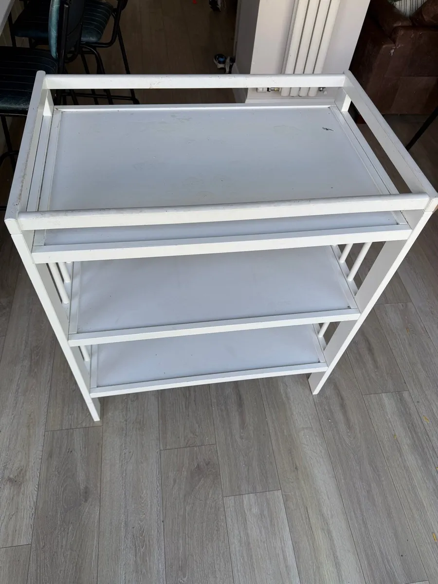 Changing table - Image 1