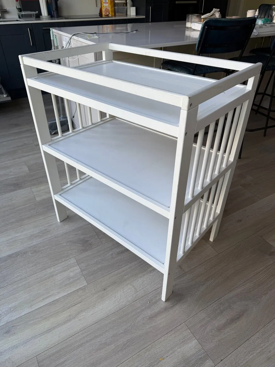 Changing table - Image 2
