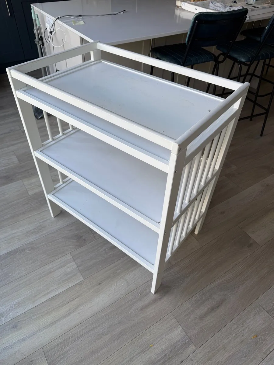 Changing table - Image 3