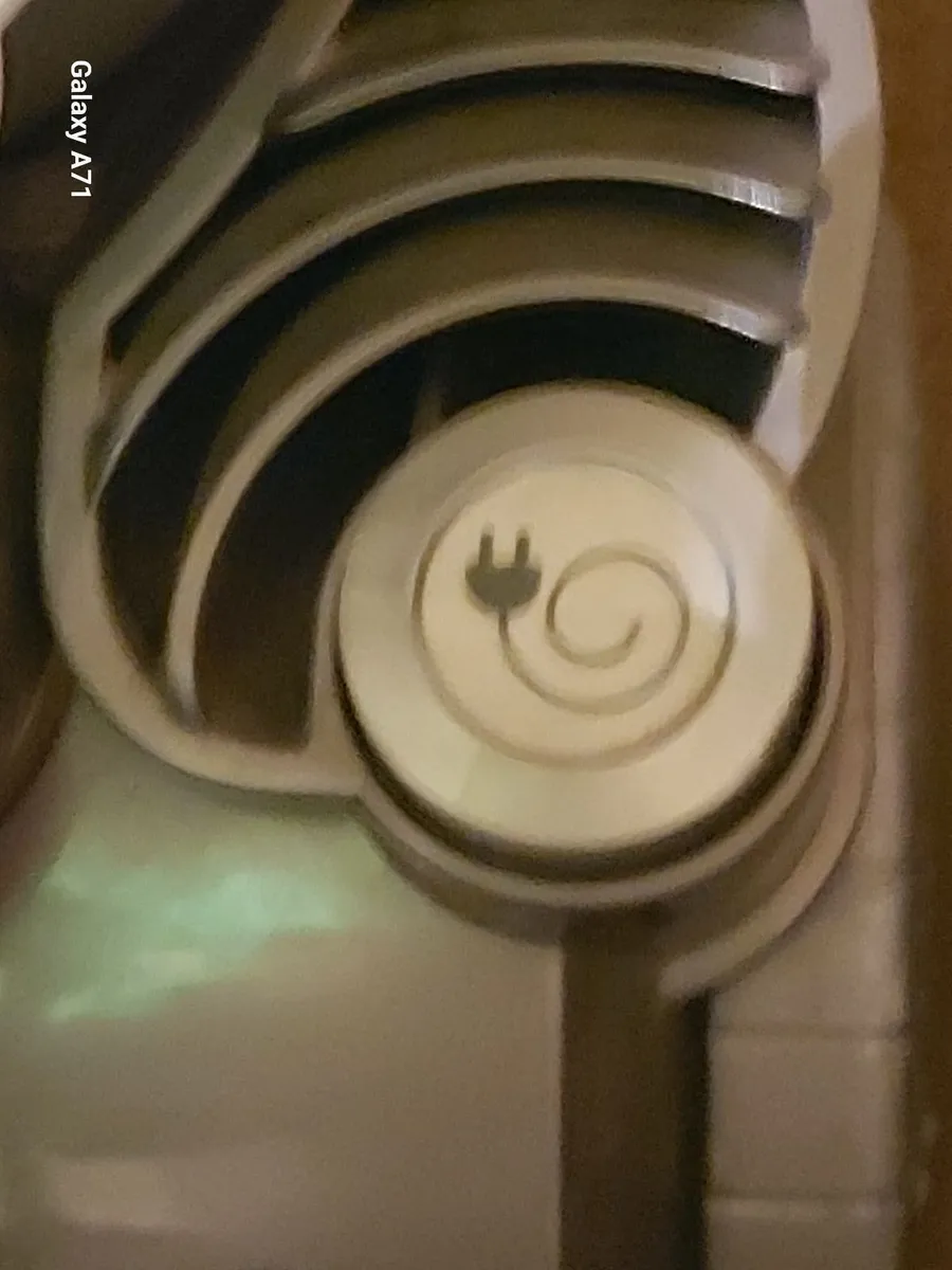 DYSON CYCLONE Vacuum Cleaner, great suction - Image 4