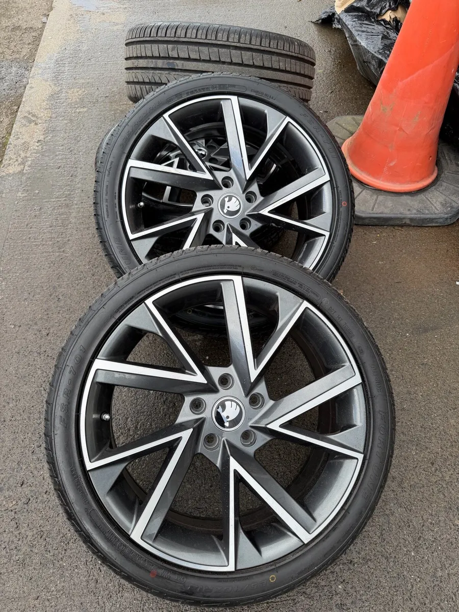 18 inc Skoda alloys , - Image 3