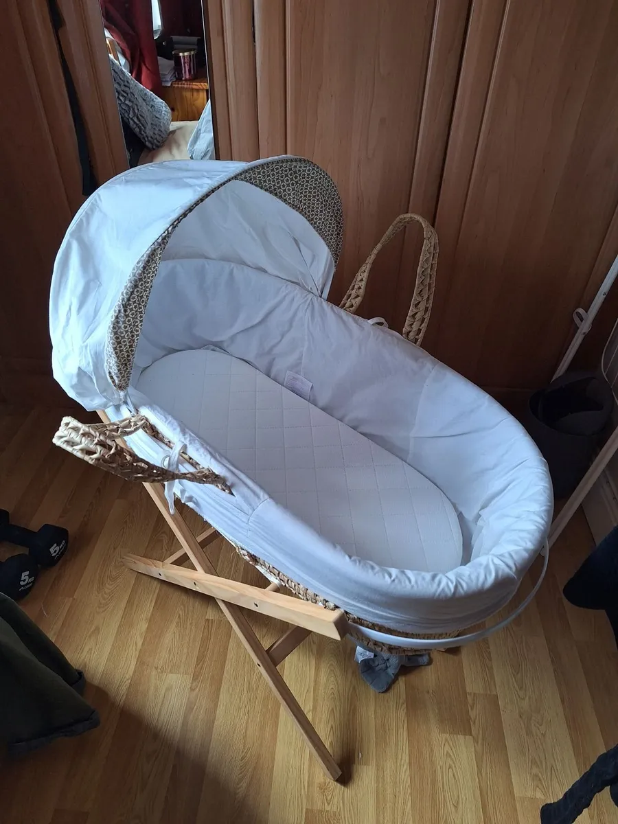 Moses basket, mattress & sheets - Image 2