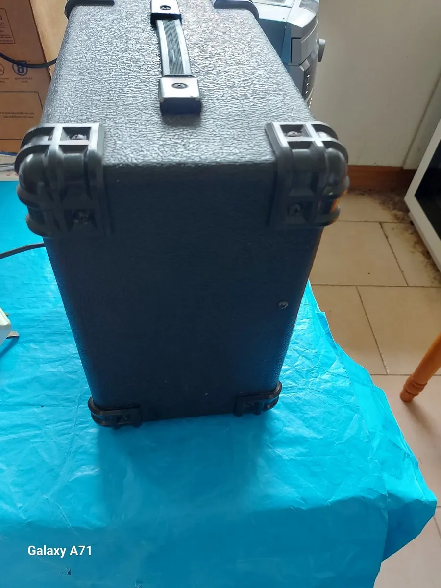 Vantage Guitar Amplifier, Model No. VG-15 - Image 3