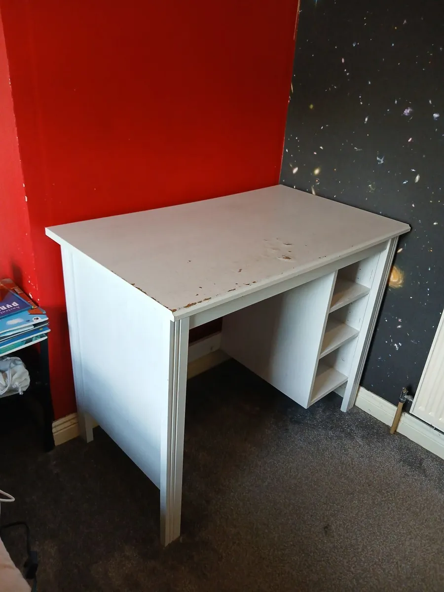 Desk - Image 4