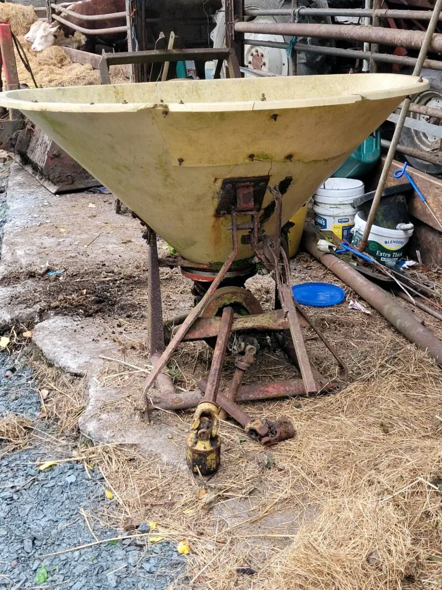 Fertiliser spreader - Image 2