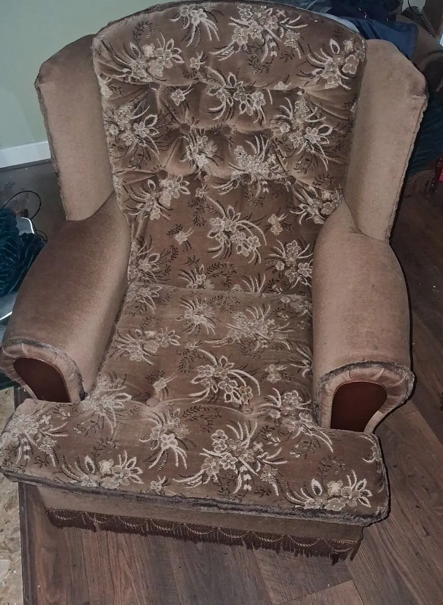 3 piece suite in perfect condition - Image 1