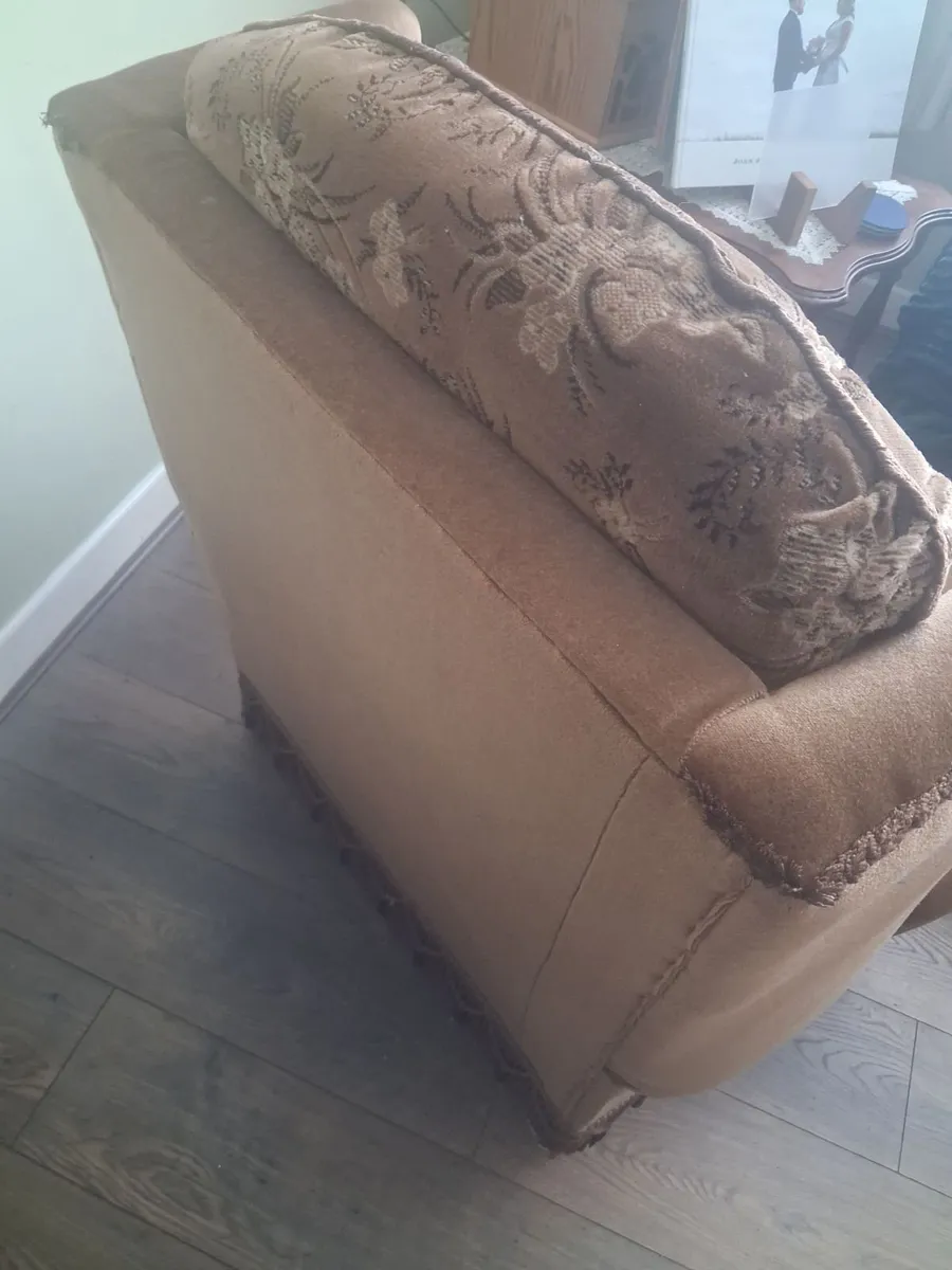3 piece suite in perfect condition - Image 2