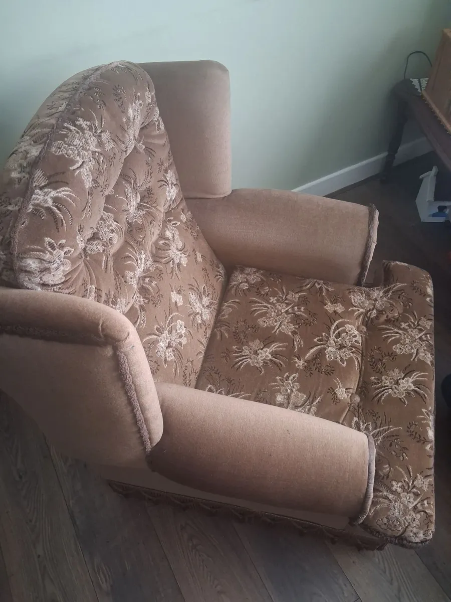 3 piece suite in perfect condition - Image 4