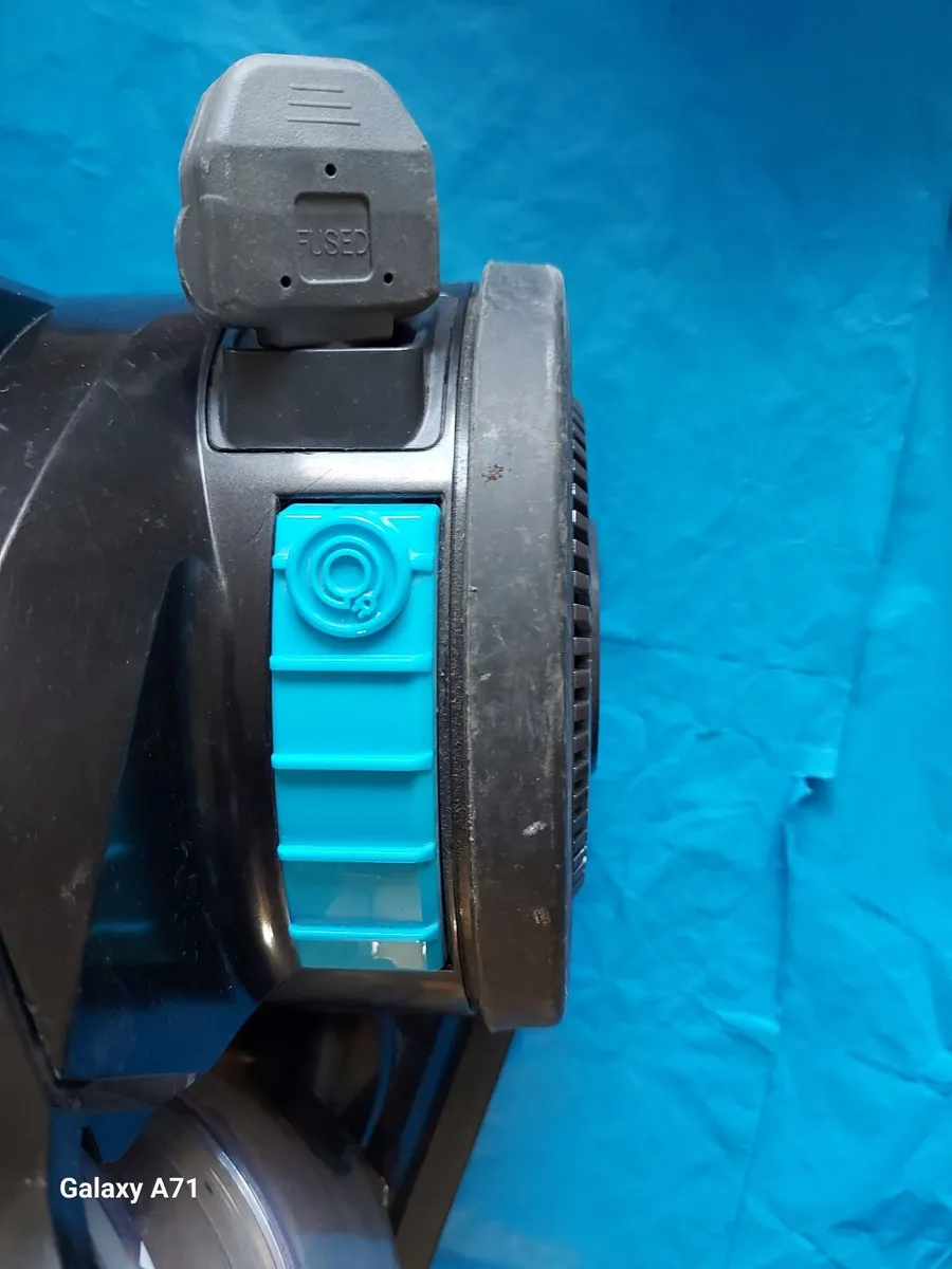 VAX Bagless Vacuum Cleaner, Model CCQSASV1P1, work - Image 4