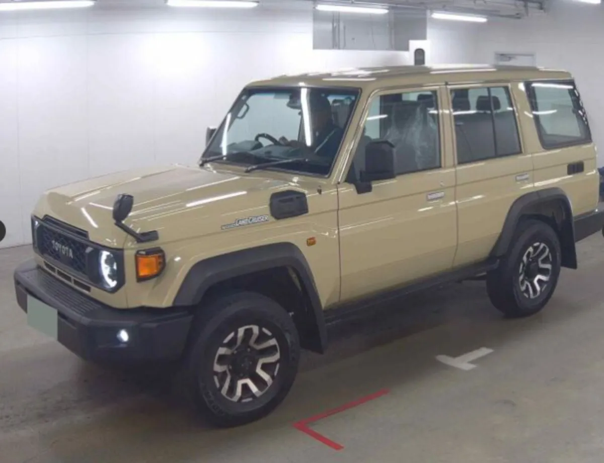 🚙 TOYOTA LAND CRUISER 70 SERIES - Image 2