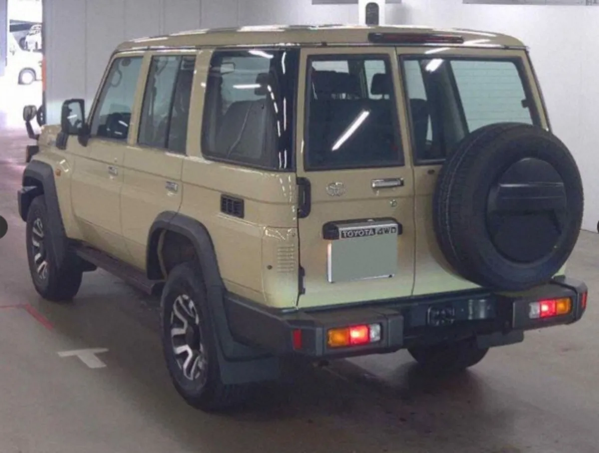 🚙 TOYOTA LAND CRUISER 70 SERIES - Image 4