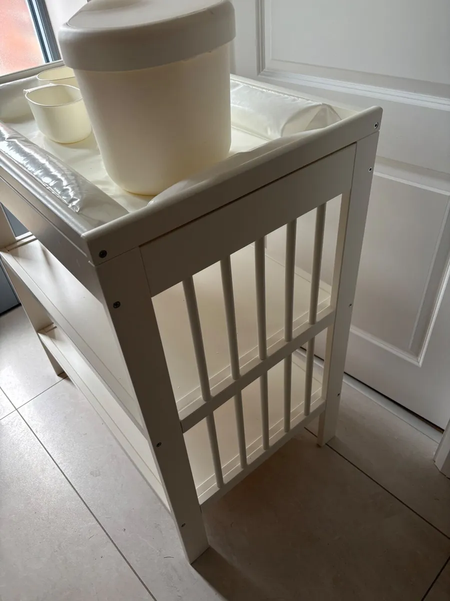 Baby changing unit - Image 2