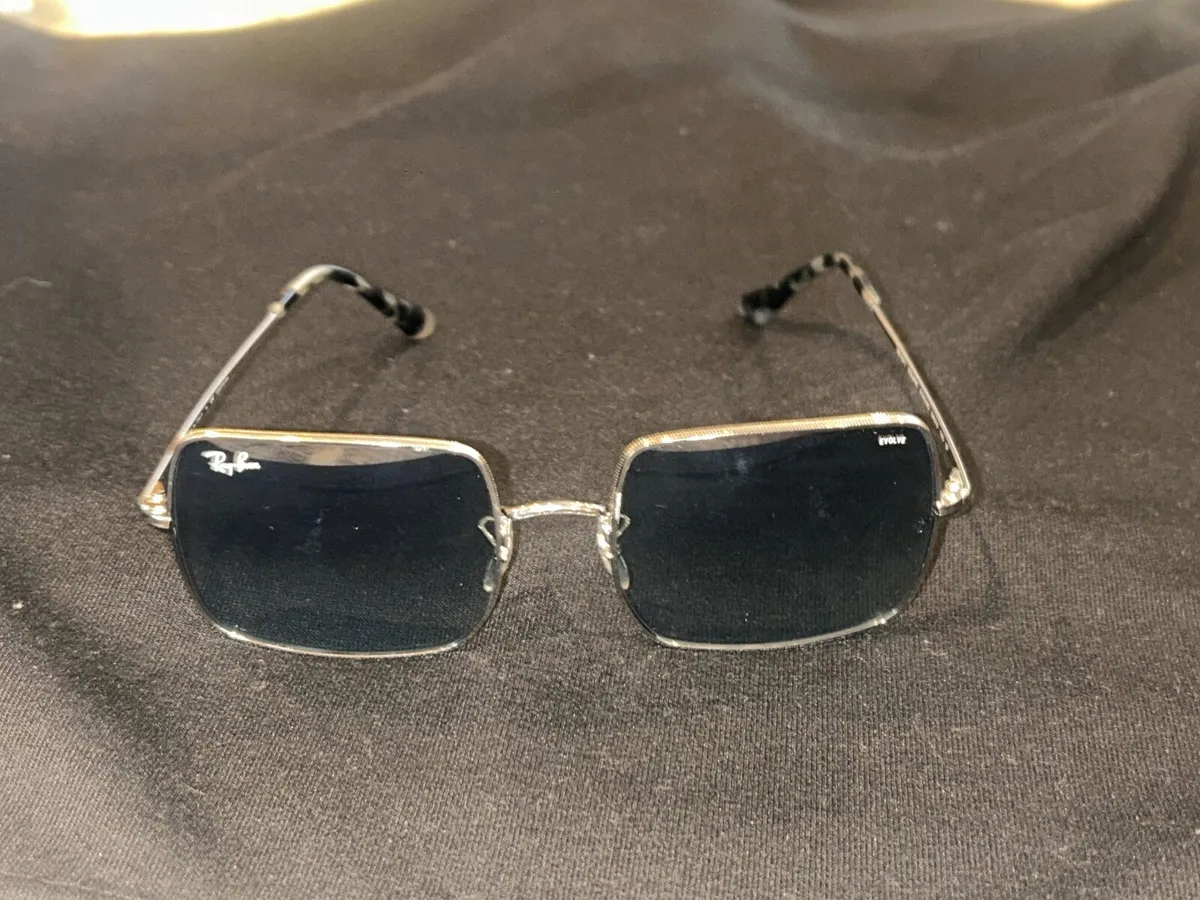 1971 Square Ray-ban Polarized Sunglasses - Image 2