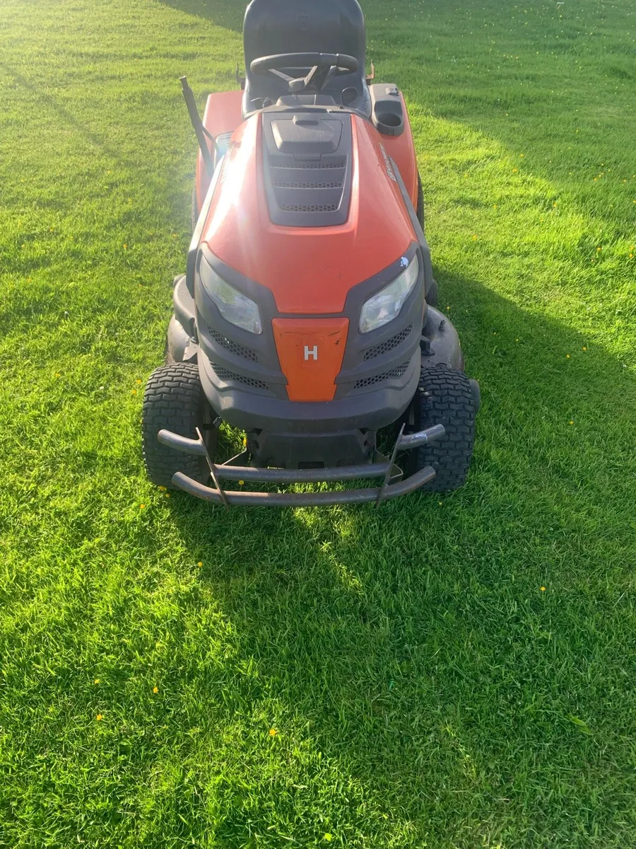 Ride on lawnmower - Image 1