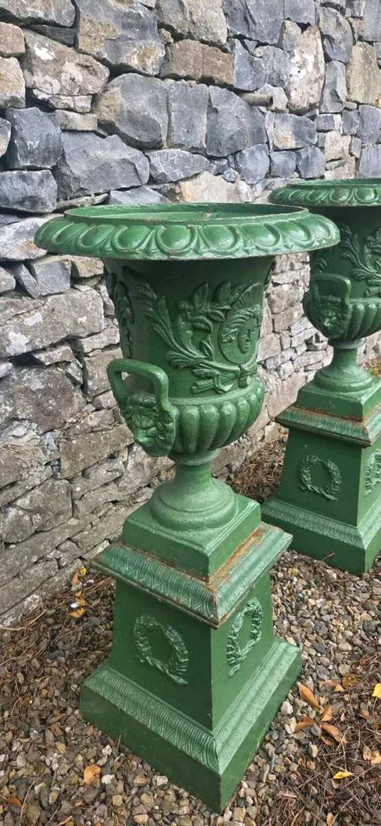 Flower pots   solid solid  cast iron  very heavy - Image 4