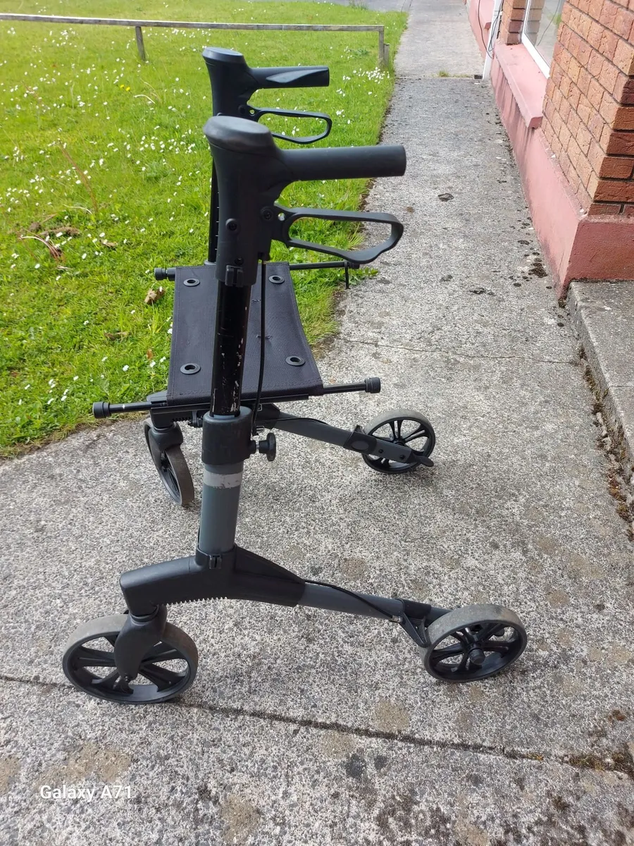Rollator With Seat in excellent condition - Image 2