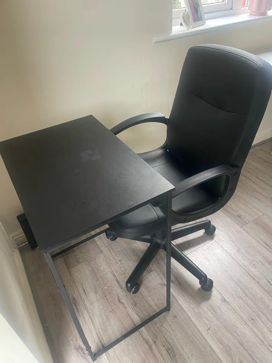 Desk and chair - Image 1